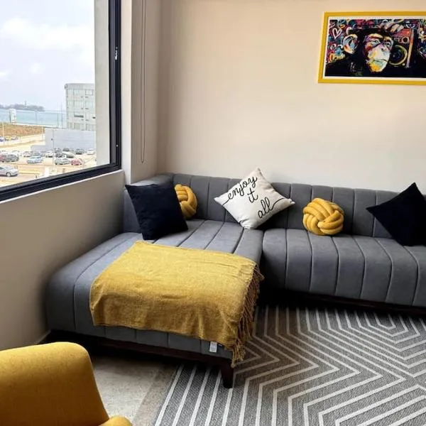 Depa Luxe 2HAB con Alberca y Playa Caminando, viešbutis mieste Boka del Rijus