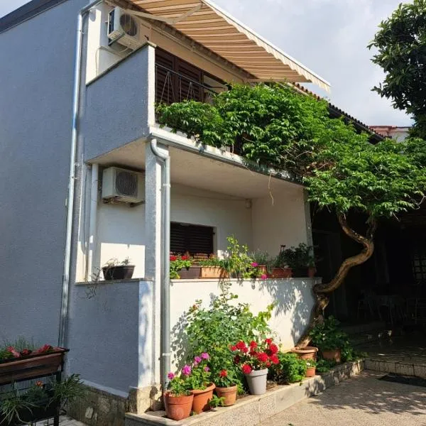 Accomodation Mirjana Rooms、ポレッチのホテル