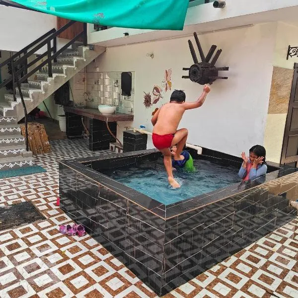 Shobhayan inn, airport railway station pickup free, hotel v destinaci Ayodhya