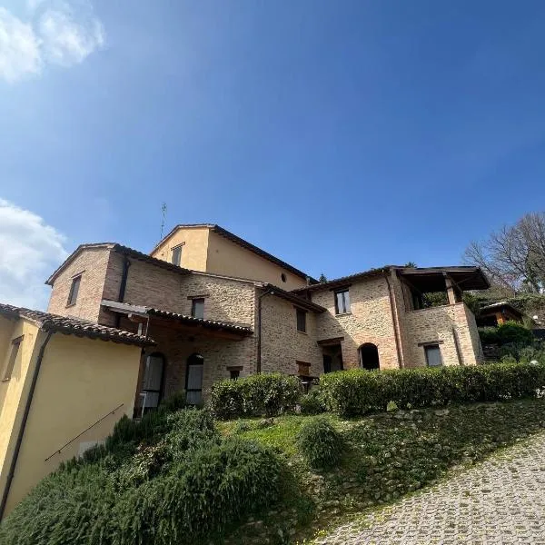 Country House Ca' Vernaccia, hotel em Colbordolo