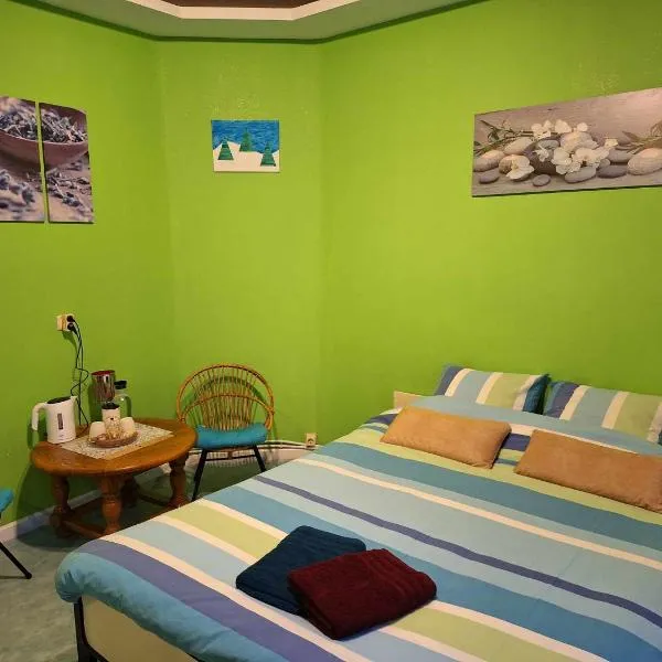 Simpele slaapkamer Geraardsbergen: Geraardsbergen şehrinde bir otel