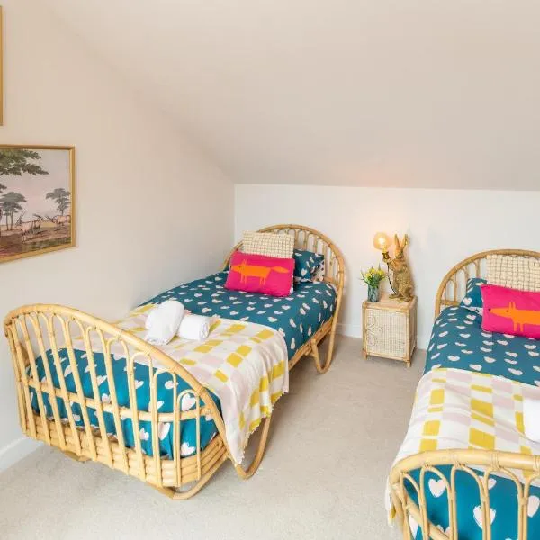 Family Friendly Sleeps 6 in Exmouth By The Sea, hotel in Exmouth