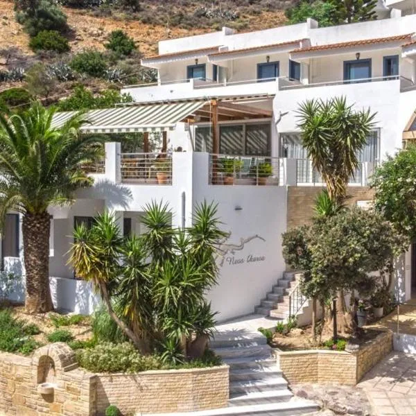 Neos Ikaros, hotel Ajía Galíniben