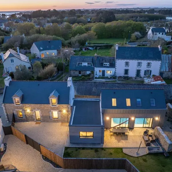 Villa en bord de mer avec piscine intérieure, hotel em Trégunc