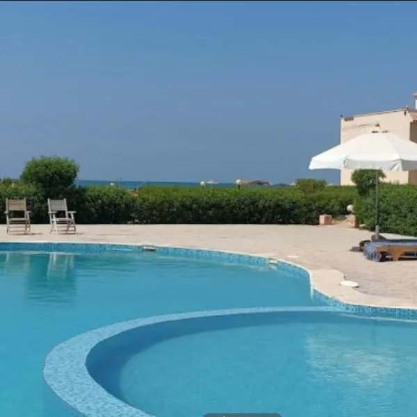 Beach and pools front challet in Ras Sudr, hotel v destinaci Ras Sedr