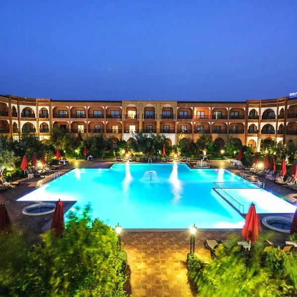 Sidi Bou Othmane에 위치한 호텔 호텔 리야드 엔나킬 & 스파(Hotel Riad Ennakhil & SPA)