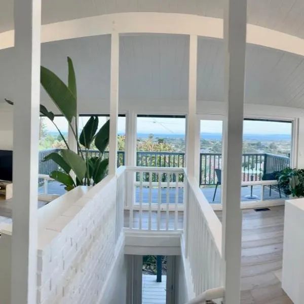 New Listing -Luxury House on the Riviera , Modern Design, and Panoramic Ocean -30 day Minimum, hotel v destinaci Santa Barbara
