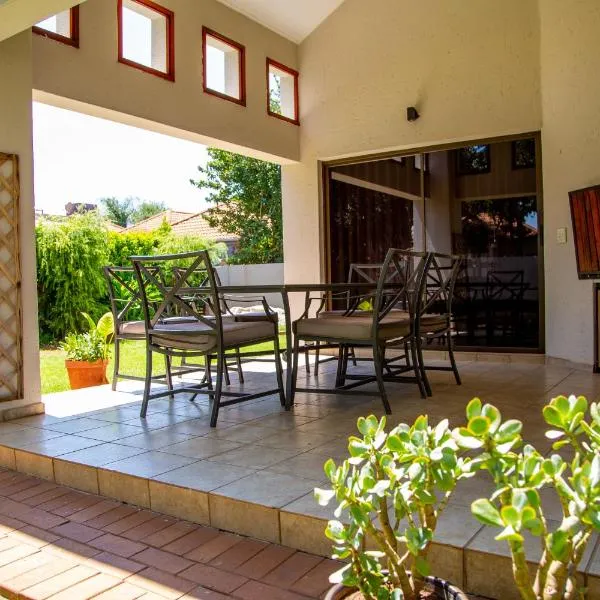 Serene Luxury at Amigo House, khách sạn ở Hartbeespoort