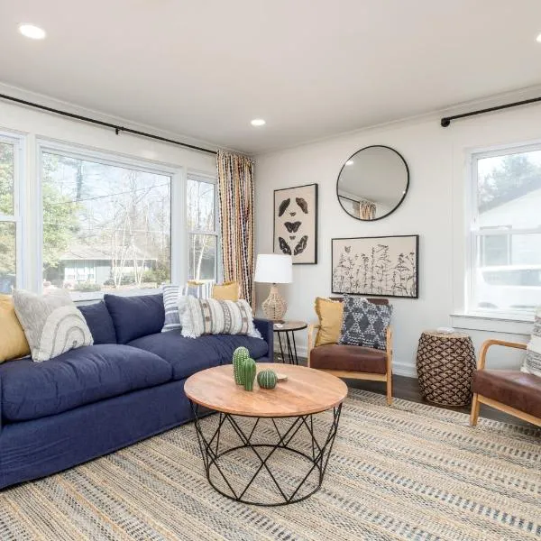 Downtown Brevard, Franklin Park & College - Updated 3bd 2ba home, Pets ok, hotel v destinaci Brevard