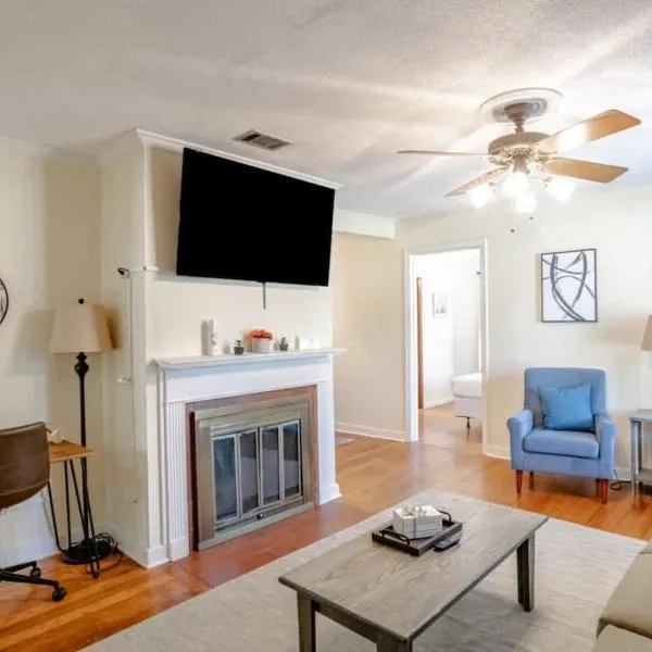 Close to Midtown & Parks - Little Blue, готель у місті Мобіл