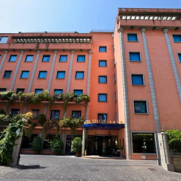 Grand Hotel Tiberio – hotel w mieście La Giustiniana