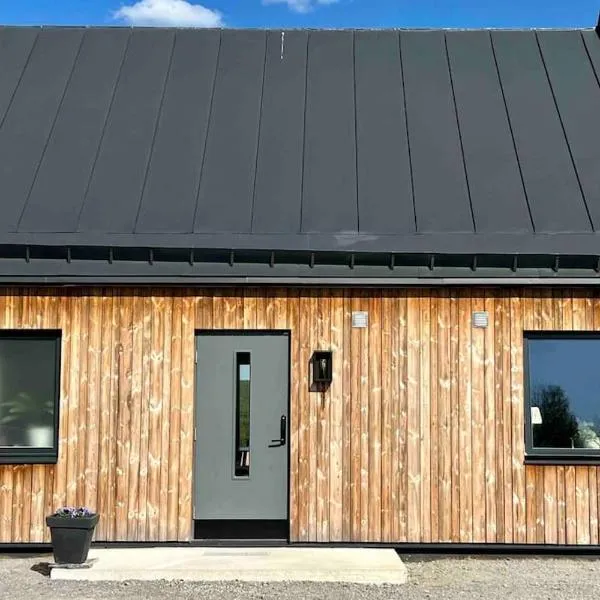 Fint hus nära Järvsöbacken, hotel v destinaci Järvsö