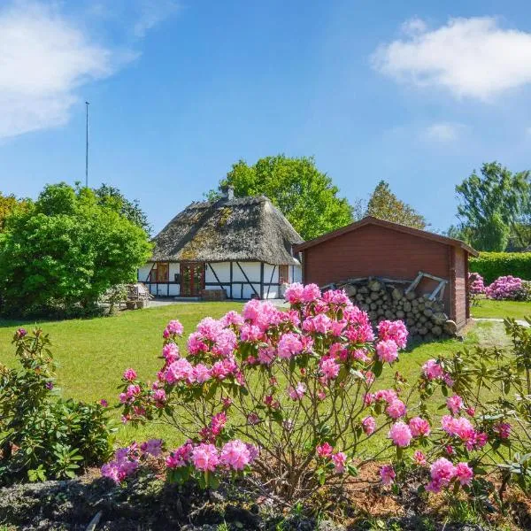 2 Bedroom Amazing Home In Øster Ulslev, hotel din Øster Ulslev