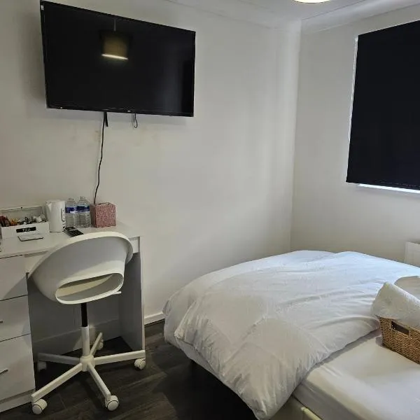 Jays-Rooms, hotel in Pitsea
