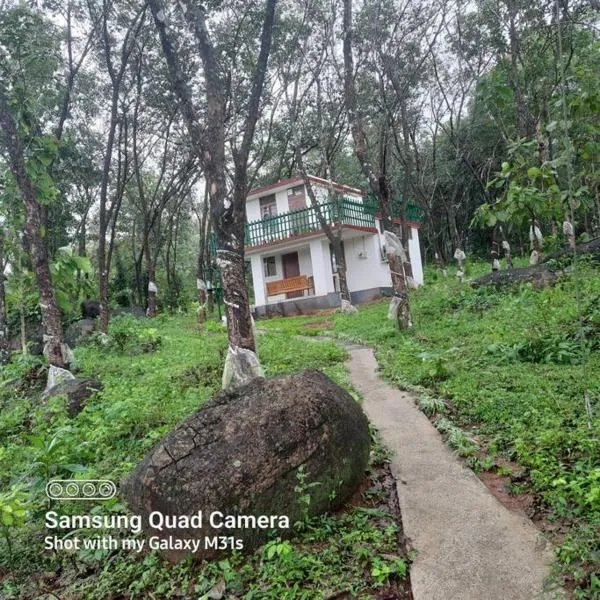 Home stay in a coffee plantation near Athirappally, hotel v destinaci Kodali