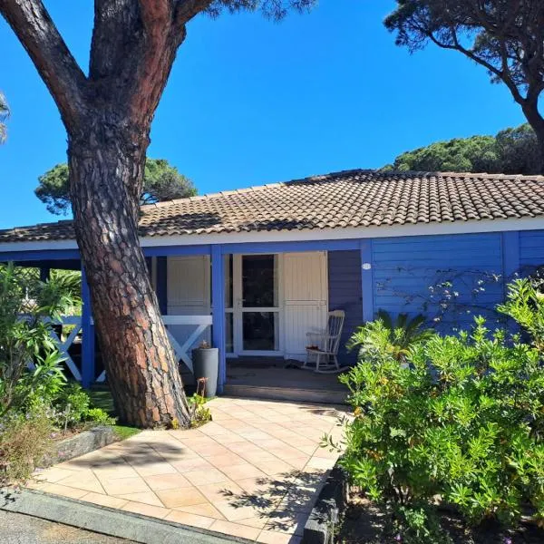 Chalet californien climatisé 6 personnes dans domaine privé avec piscine, hôtel à Gassin