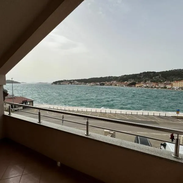 APARTMAN 3 Istočna Gomilica, hotel in Tisno