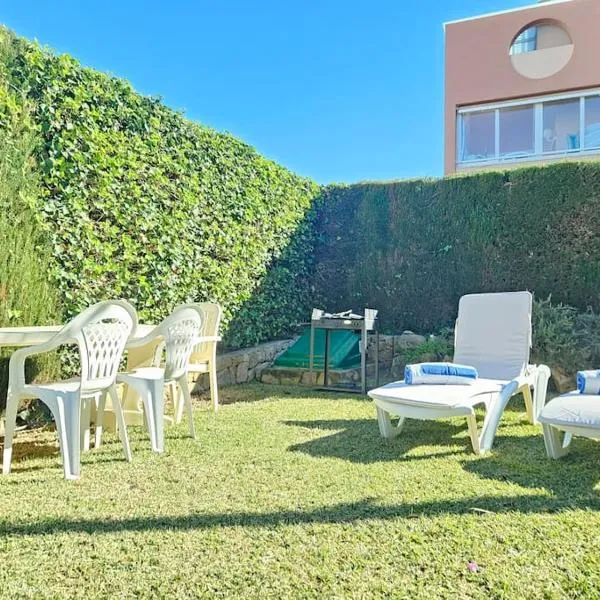 Bungalow 100 metros de la playa, hotel en Oliva