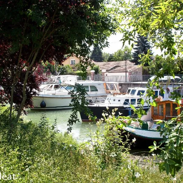 Gîte les Moignottes, hotel en Saint-Amand-sur-Fion