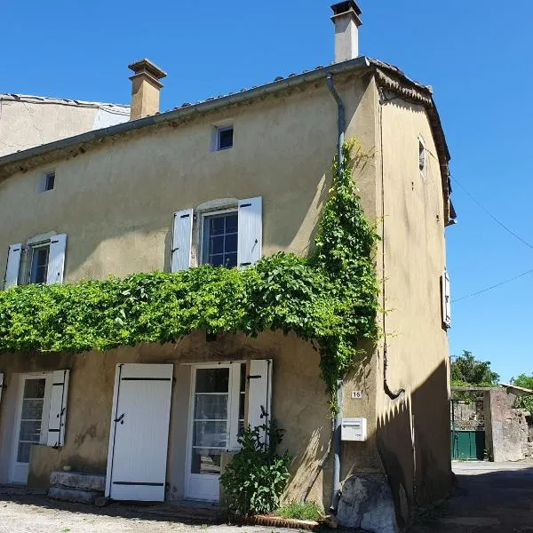 Gîte Saint Prix, hotel v destinaci Grospierres