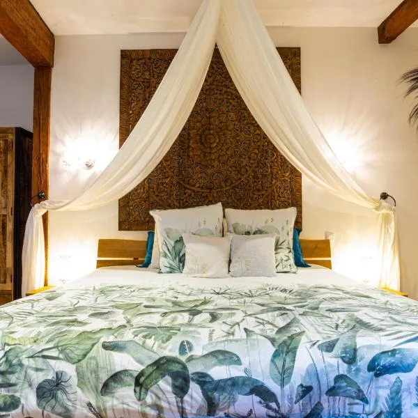 LE PRIEURé - Suites romantiques spa privatif, piscine, jardin, massages proche de Toulouse, hotel v destinaci Verfeil