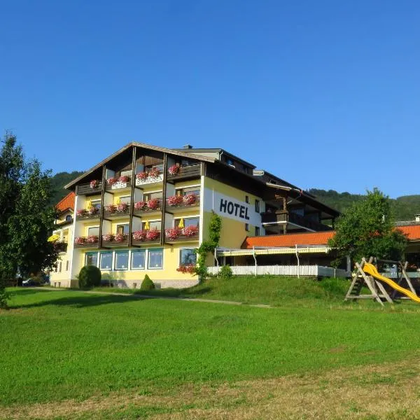 Gasthof-Hotel Bramosen: Weyregg am Attersee şehrinde bir otel