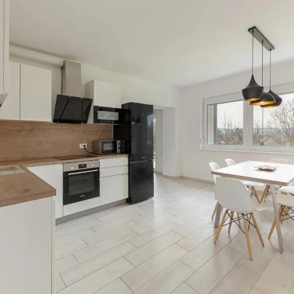 Bright Apartment, hotel en Koper