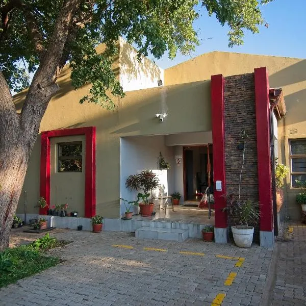 Punkinheads Guesthouse, hotel in Kasane