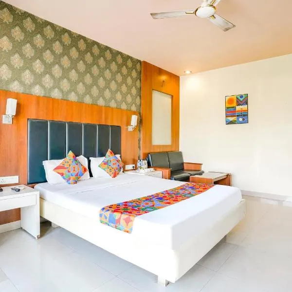 FabHotel Prime Devanshi Inn, hotel di Kālundri