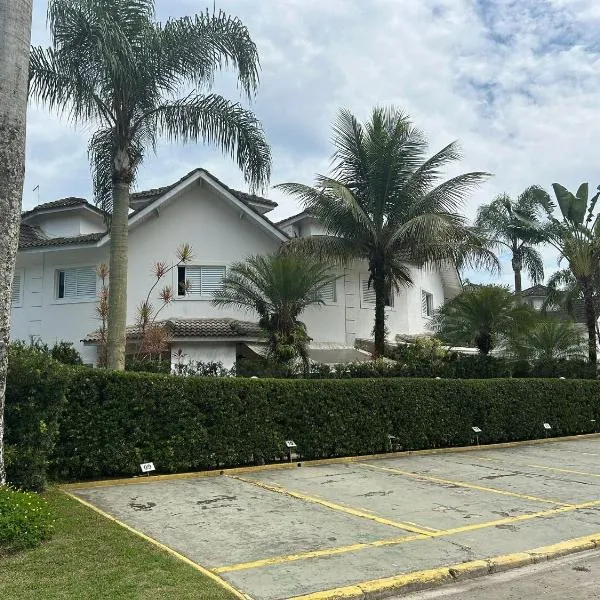 Casa próxima ao Shopping Riviera de São Lourenço, hotel in Bertioga