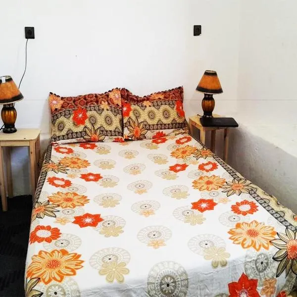 Sidi Bouzid Guesthouse, hotel en Safí