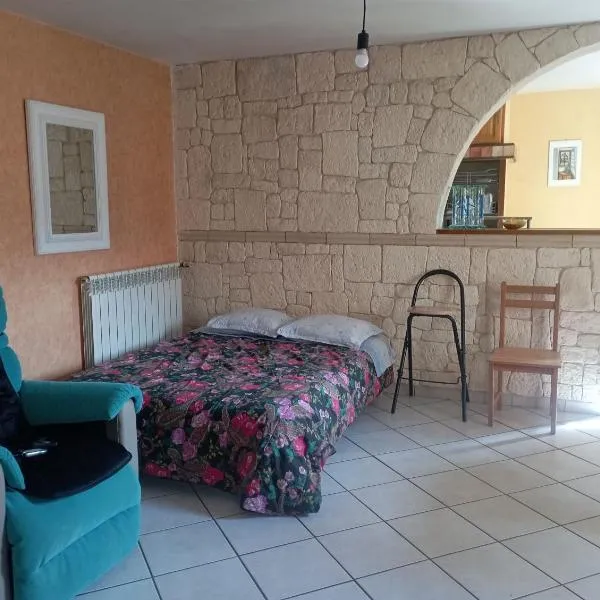 le studio du vieux village, hotel in La Saulce
