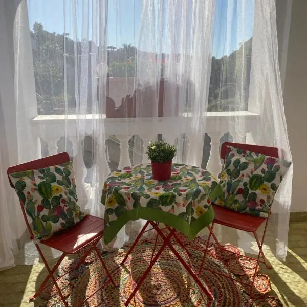 villa martina suite apartament, hotel en Lacco Ameno