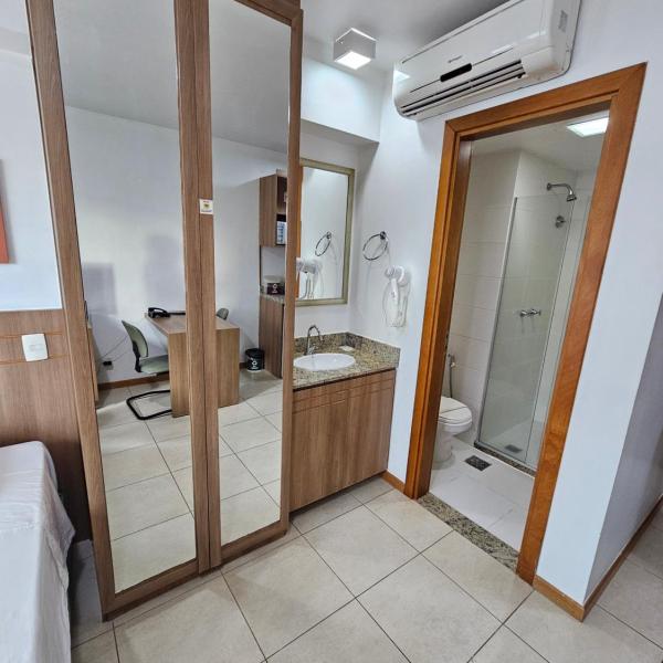 FLAT SAINT MORITZ EXPRESS, SHN QUADRA 1, COM ESTACIONAMENTO GRÁTIS, ESTAÇÃO DE RECARGA DE CARRO ELÉTRICO,AO LADO DA ESPLANADA DOS MINISTÉRIOS, PRÓXIMO AO ESTÁDIO MANÉ GARRINCHA, COM WI-FI, SMART TV, PISCINA, ACADEMIA, SAUNA, HIDROMASSAGEM By REI DOS FLATS - Foto 3