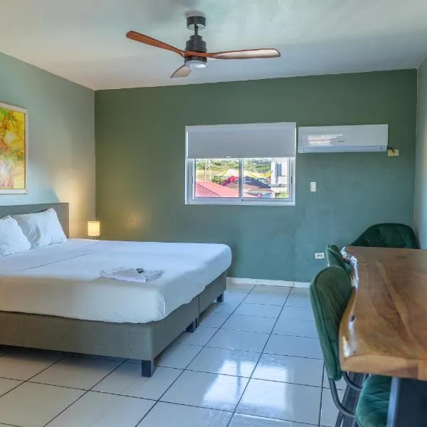 Talk of the Town Inn & Suites - St Eustatius โรงแรมในโอรันเยสตัด