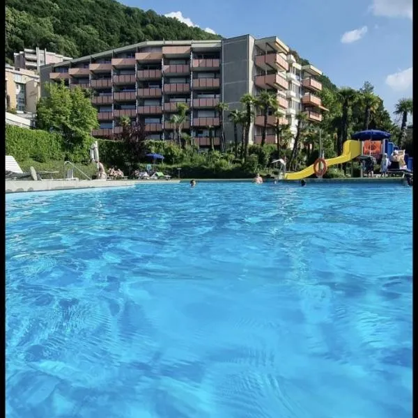 Relax-Lugano Lake، فندق في بيسون