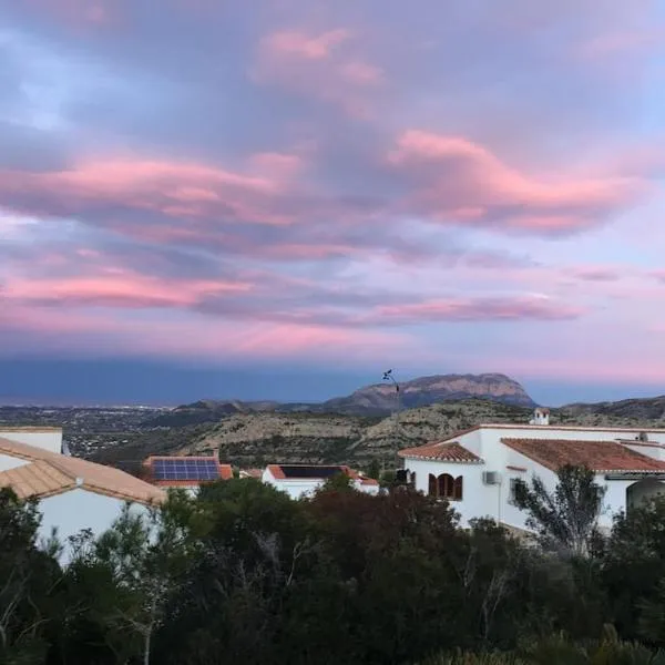 Luxe appartement met tuin, hotel in Benidoleig