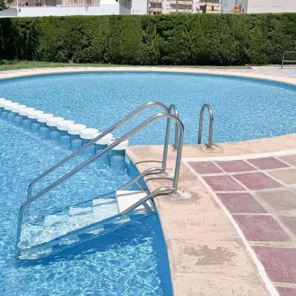 Bright 2 Bed Apartment with pool - Solo Familias, hotel in Playa de Gandia