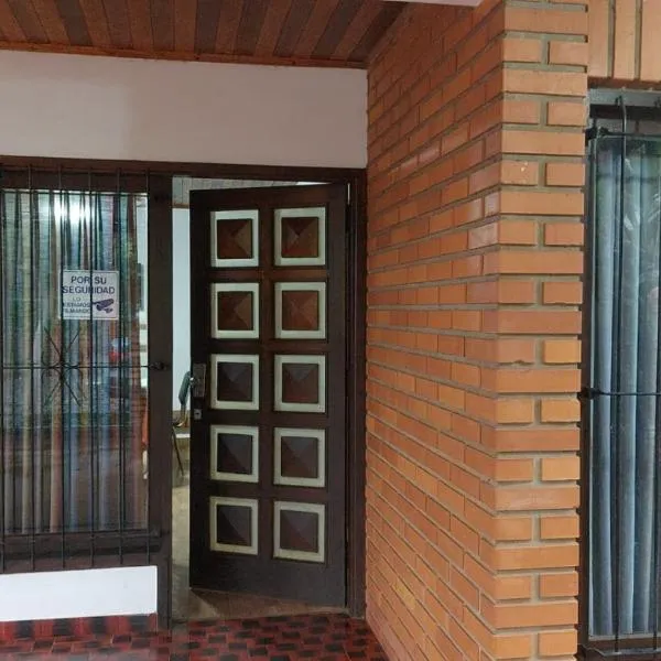 Casa céntrica rivadavia, hotel v destinaci Montecarlo