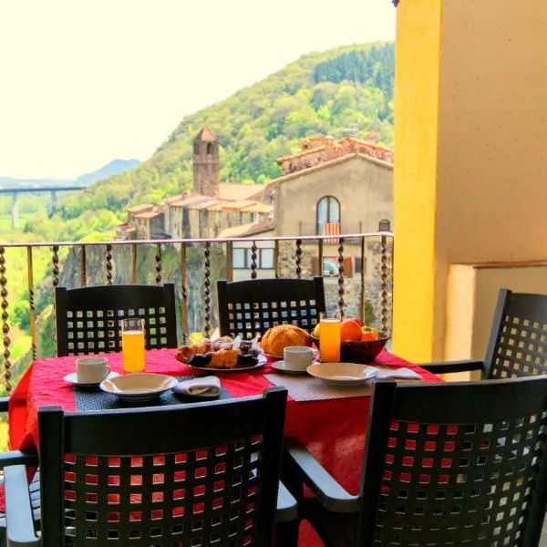 Can Castell, hotel in Castellfollit de la Roca