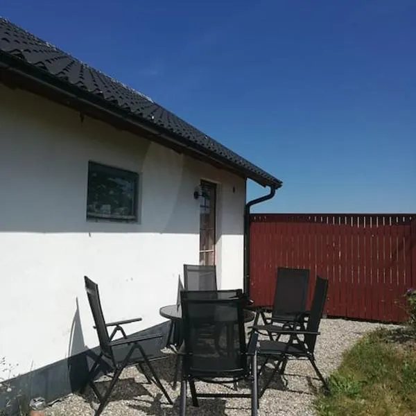 Charmig stuga med vackra vyer, hotel v destinaci Skåne-Tranås