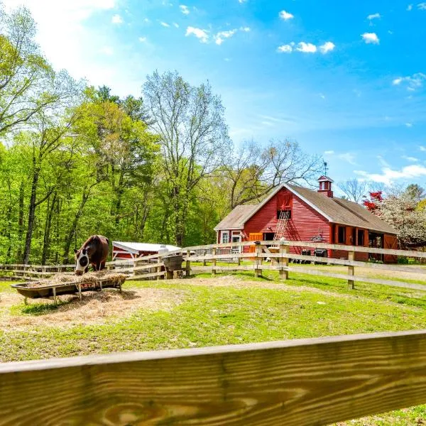 Killingly Barnyard Studio in Wine Country!, ξενοδοχείο σε Pineville
