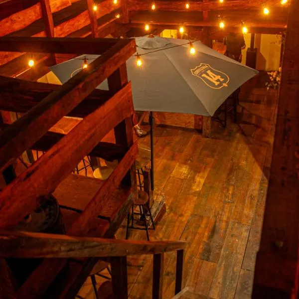 Kamazoztz Hostel and Travel, hotel in Antigua Guatemala