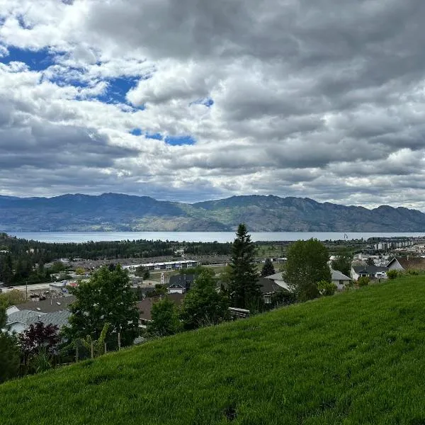 Shannon Heights B&B: West Kelowna şehrinde bir otel