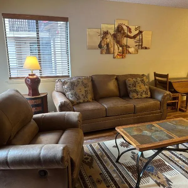 Lifts West Condo G8, hotel in Red River