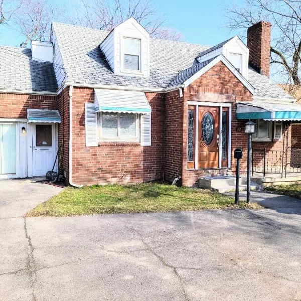 Sweet home, King bed, backyard and parking, hotel v destinaci Buffalo
