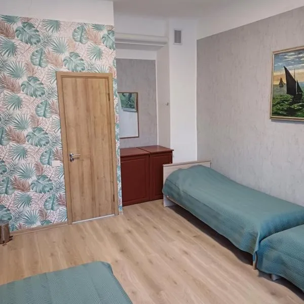 Green Oaks Private Rooms with Private Shower, hotel a Klaipėda