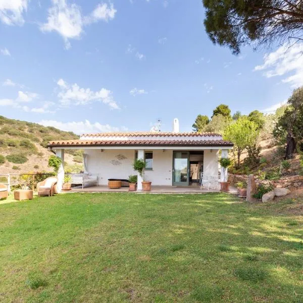 Villa Maffi - spaziosa, vista mare e parcheggio, Hotel in Villasimius
