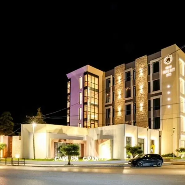 베라트에 위치한 호텔 Grand White City Hotel