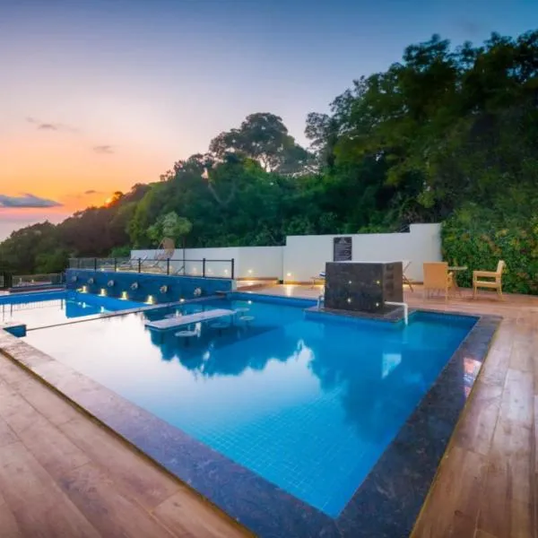 Grand Continent Morjim, hotel in Morjim